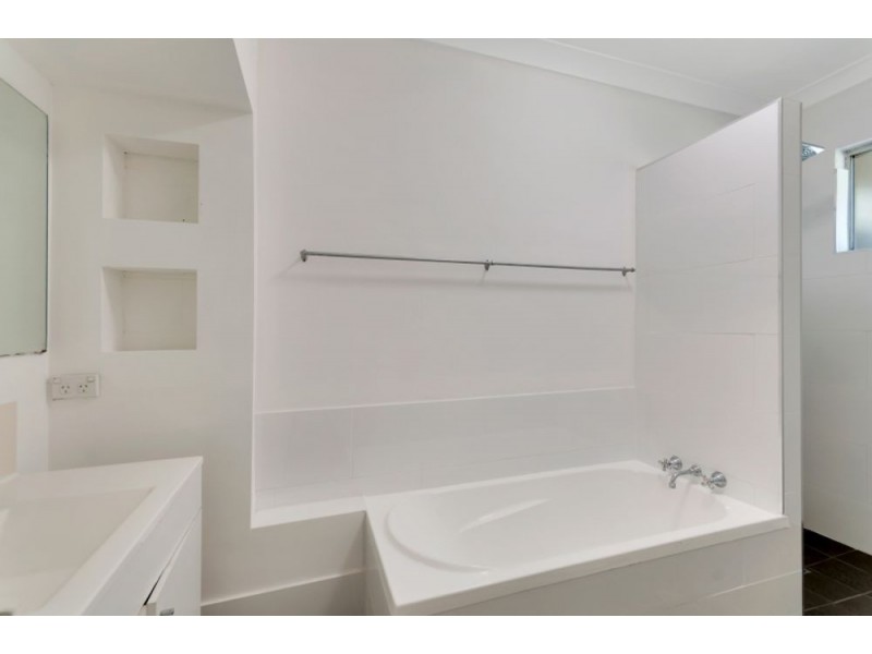 10 Coral Close, Woree QLD 4868