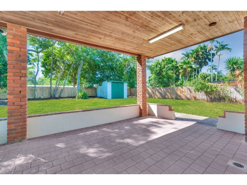 20 Zamia Street, Holloways Beach QLD 4878