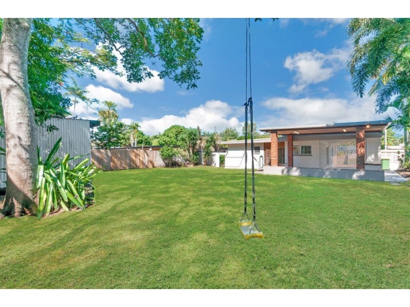 20 Zamia Street, Holloways Beach QLD 4878