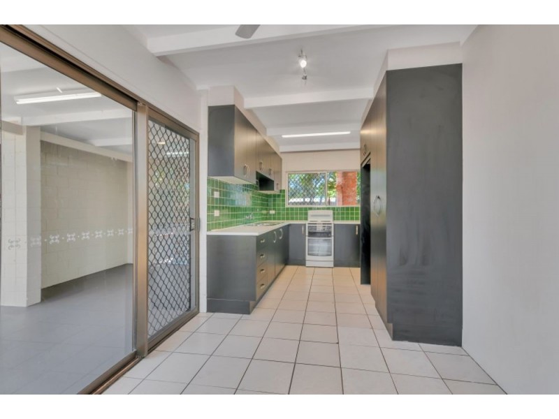 20 Zamia Street, Holloways Beach QLD 4878