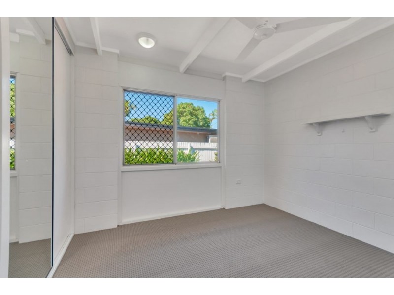 20 Zamia Street, Holloways Beach QLD 4878