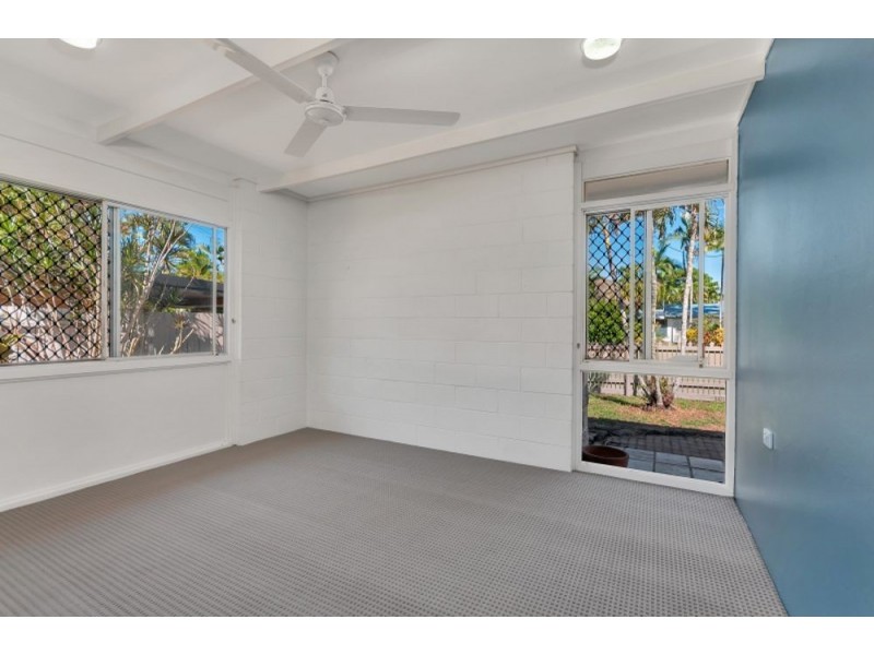20 Zamia Street, Holloways Beach QLD 4878