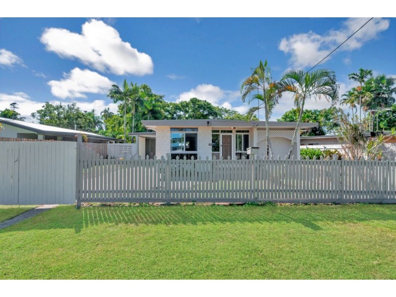 20 Zamia Street, Holloways Beach QLD 4878