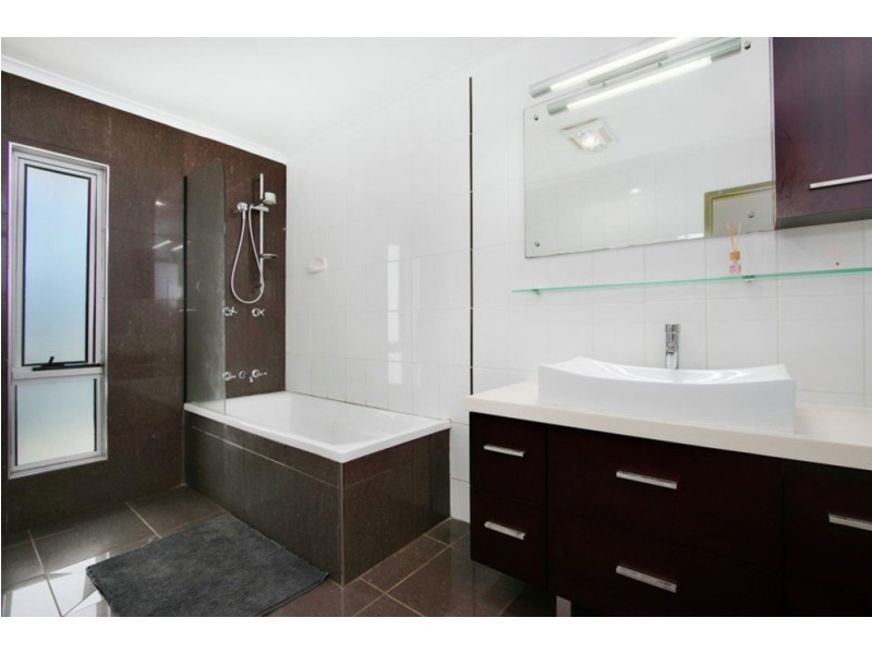 166 McLeish Road, Lake Eacham QLD 4884