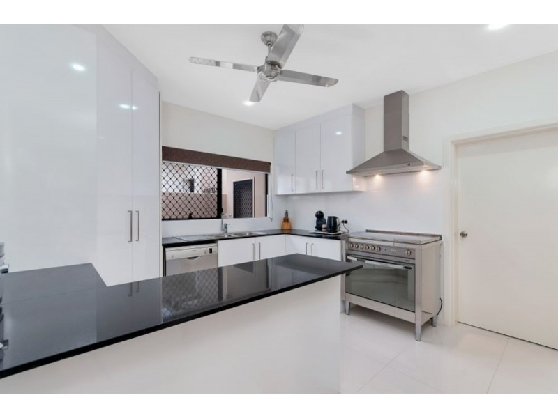 13 Sennfeld Close, Palm Cove QLD 4879