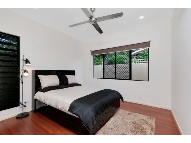 13 Sennfeld Close, Palm Cove QLD 4879