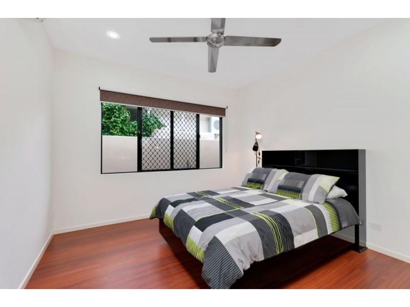 13 Sennfeld Close, Palm Cove QLD 4879