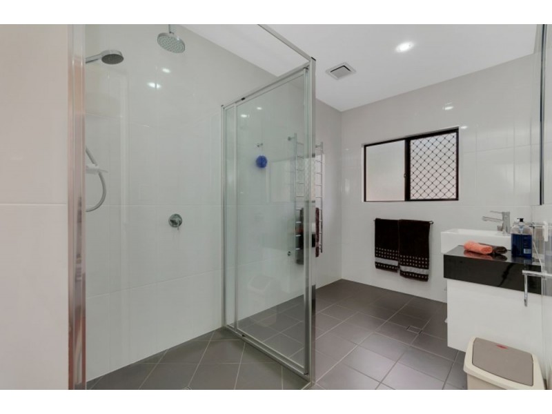 13 Sennfeld Close, Palm Cove QLD 4879