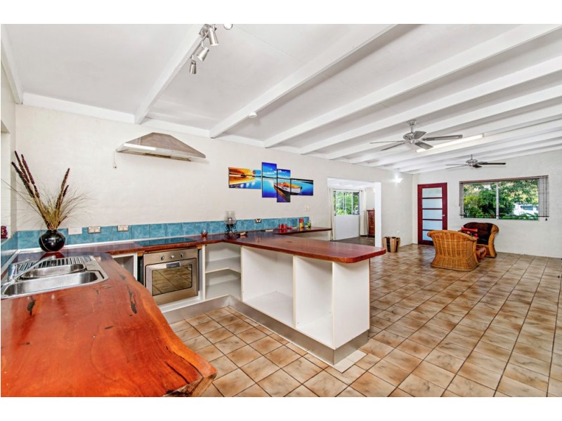 36 Yurongi Street, Caravonica QLD 4878