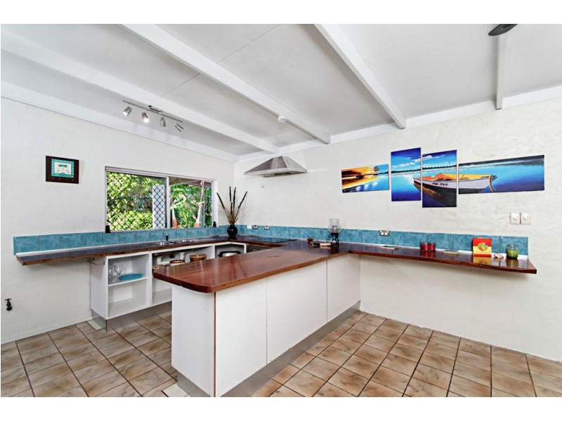 36 Yurongi Street, Caravonica QLD 4878