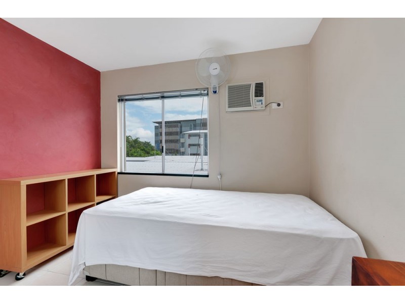 21/239 Lake Street, Cairns QLD 4870