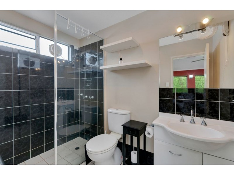 21/239 Lake Street, Cairns QLD 4870