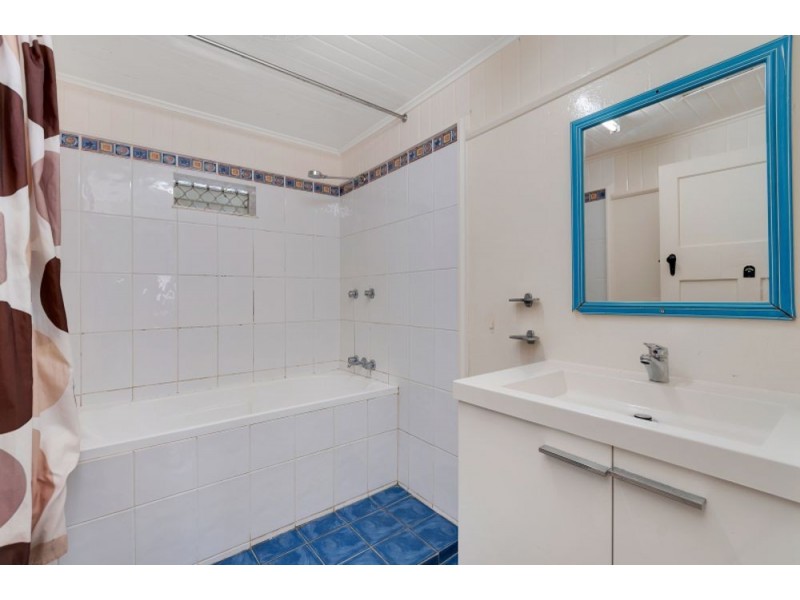 25 Lily Street, Cairns North QLD 4870