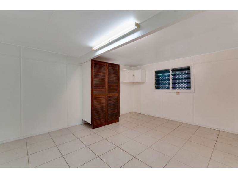 25 Lily Street, Cairns North QLD 4870