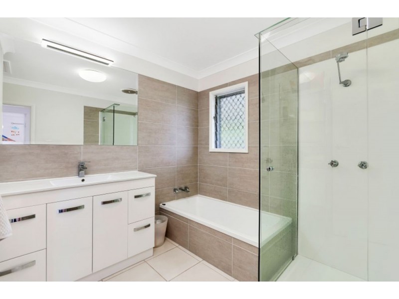 259 Pease Street, Edge Hill QLD 4870