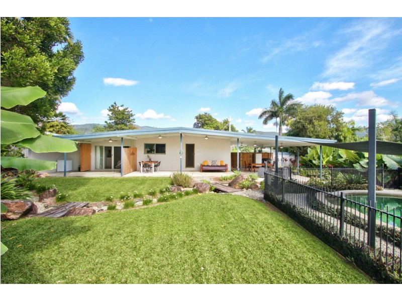 5 Boroko Close, Trinity Beach QLD 4879