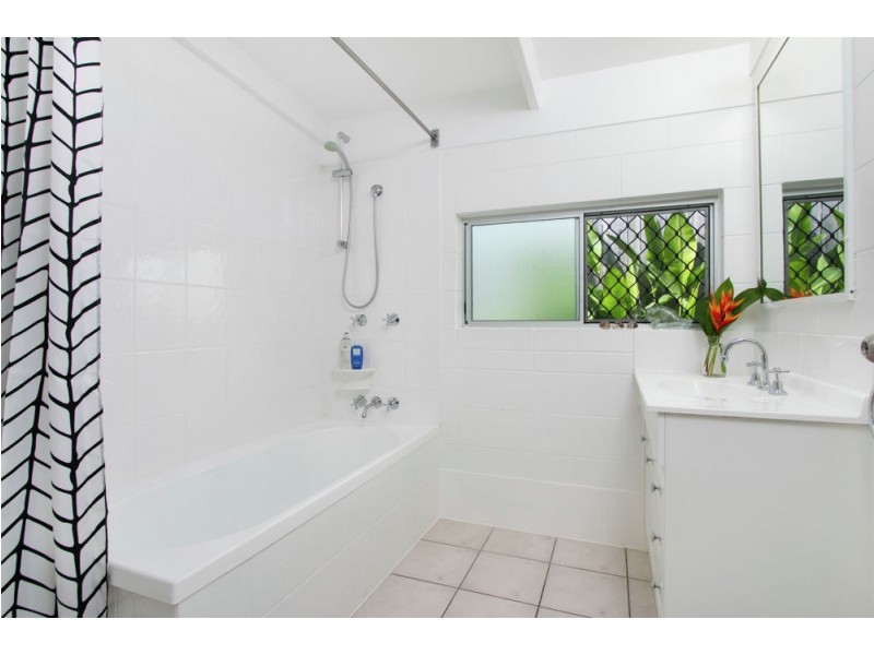 5 Boroko Close, Trinity Beach QLD 4879