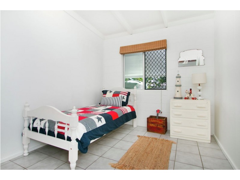 5 Boroko Close, Trinity Beach QLD 4879