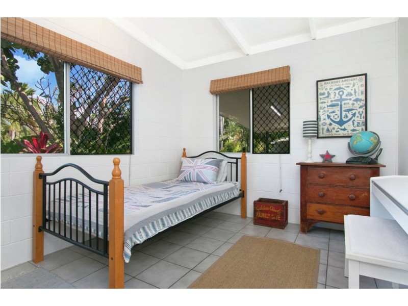 5 Boroko Close, Trinity Beach QLD 4879