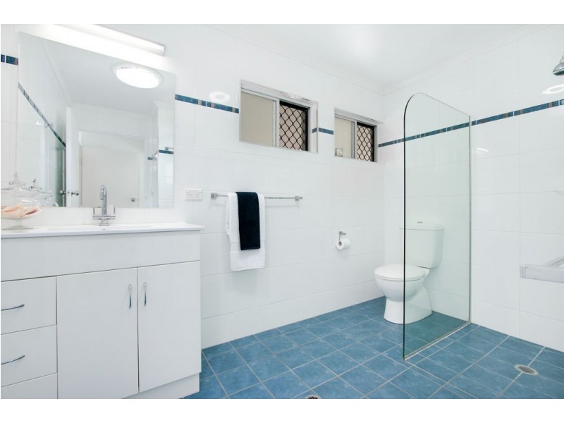 5 Boroko Close, Trinity Beach QLD 4879