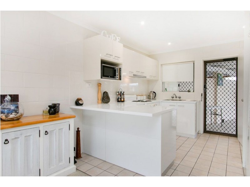 1/473 McCoombe Street, Mooroobool QLD 4870