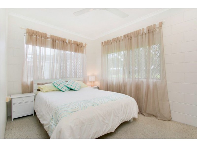 1/473 McCoombe Street, Mooroobool QLD 4870