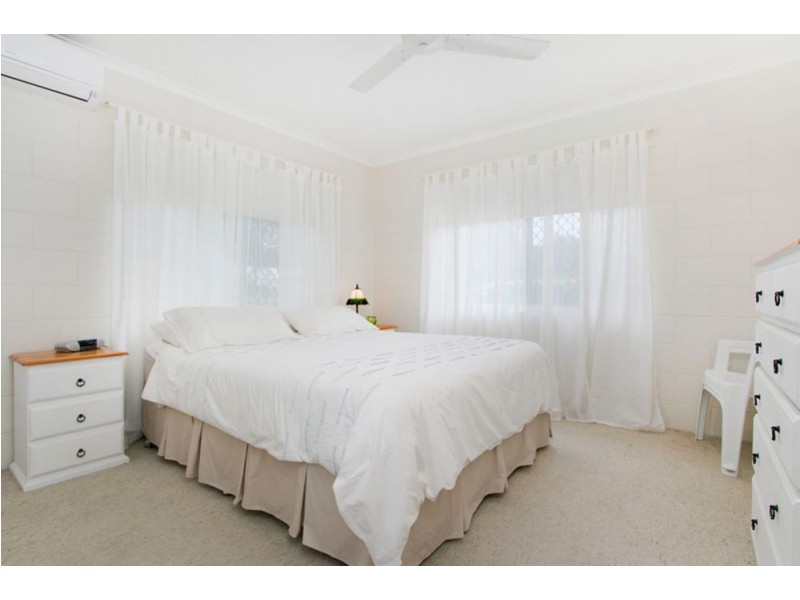 1/473 McCoombe Street, Mooroobool QLD 4870