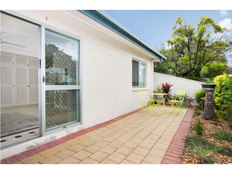 1/473 McCoombe Street, Mooroobool QLD 4870