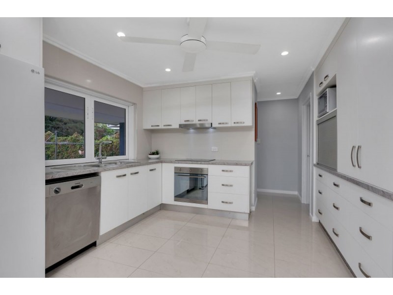 6 Nina Close, Smithfield QLD 4878
