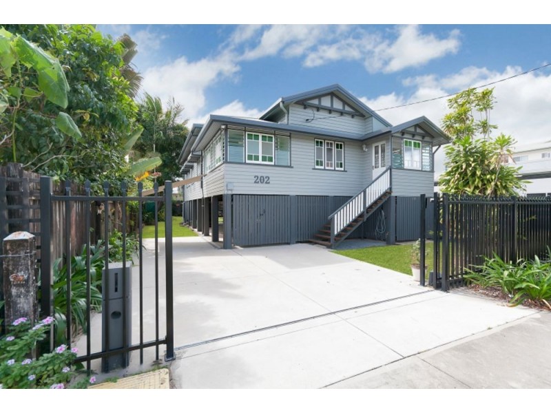 202 McLEOD STREET, Cairns North QLD 4870