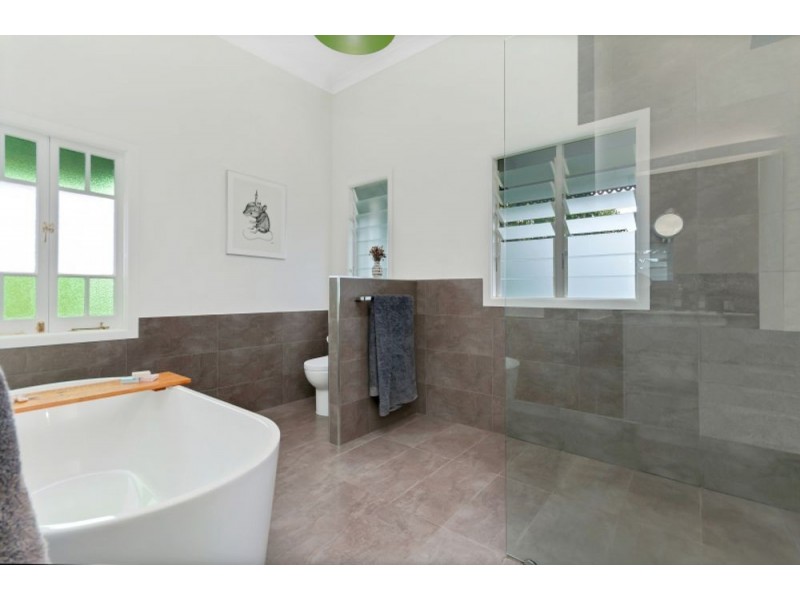 202 McLEOD STREET, Cairns North QLD 4870