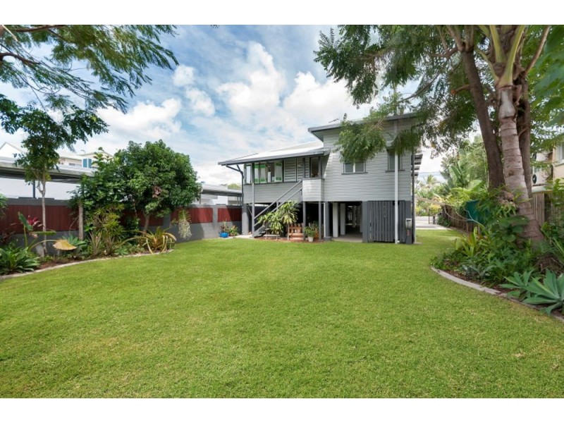 202 McLEOD STREET, Cairns North QLD 4870