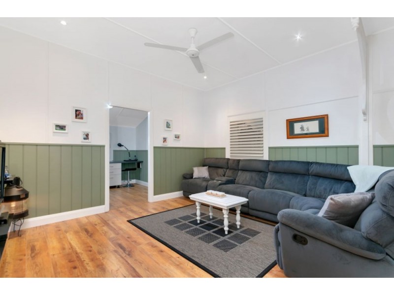 28 Hodel Street, Whitfield QLD 4870