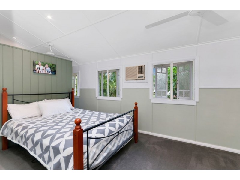 28 Hodel Street, Whitfield QLD 4870