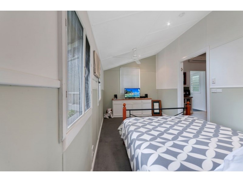 28 Hodel Street, Whitfield QLD 4870