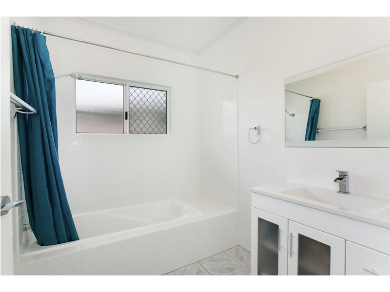 50 Resolution Drive, Bentley Park QLD 4869