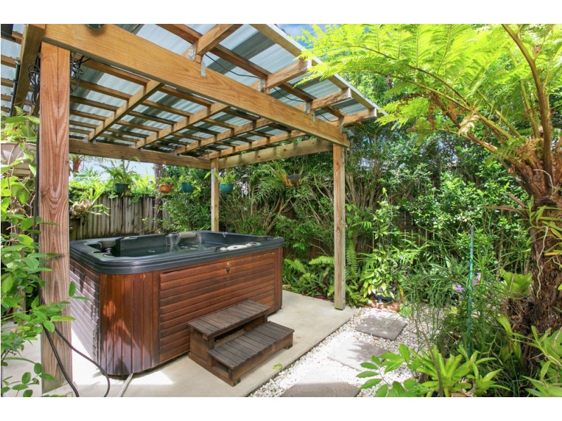 2 Spowatt Close, Kanimbla QLD 4870