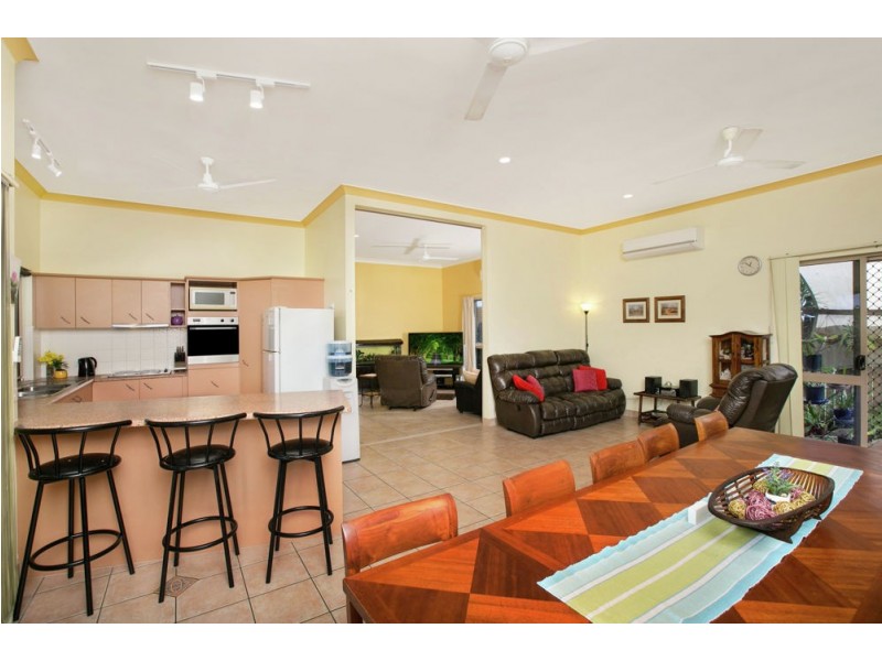 2 Spowatt Close, Kanimbla QLD 4870