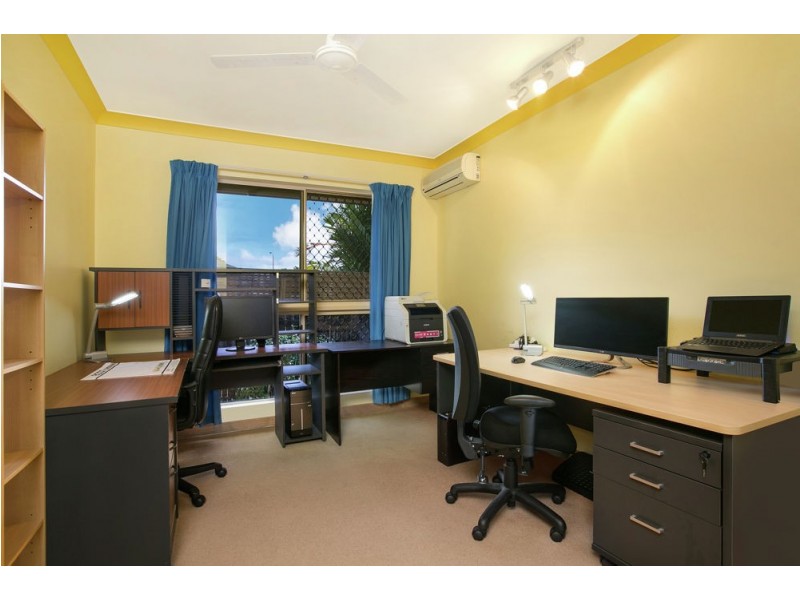 2 Spowatt Close, Kanimbla QLD 4870