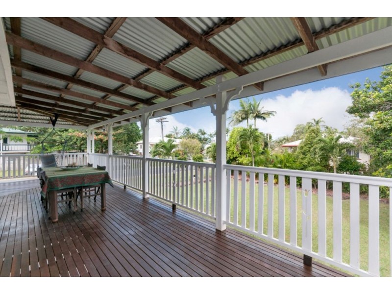 1 Gummow Close, Whitfield QLD 4870