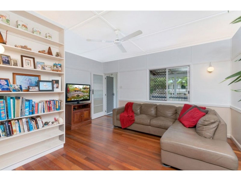 1 Gummow Close, Whitfield QLD 4870