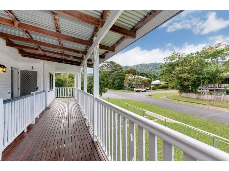 1 Gummow Close, Whitfield QLD 4870