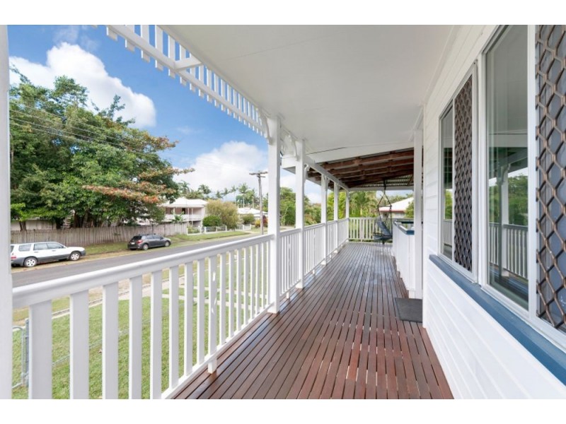 1 Gummow Close, Whitfield QLD 4870