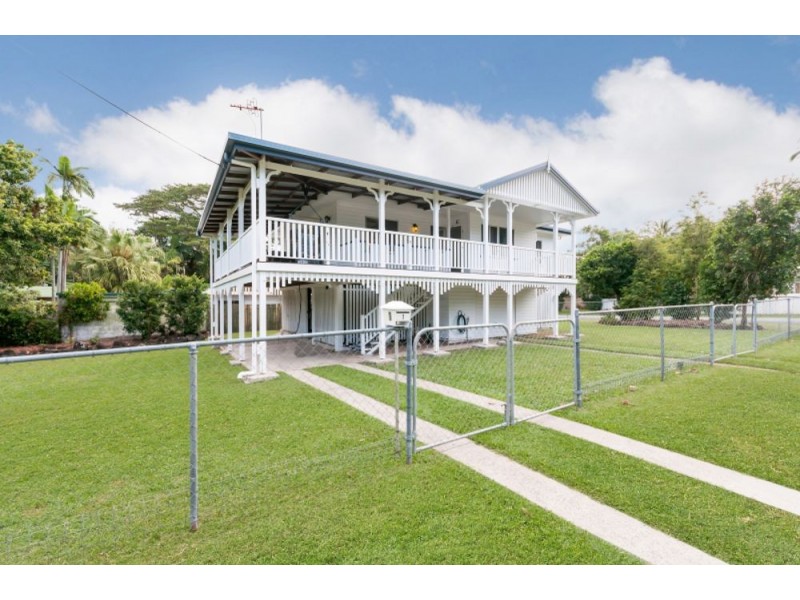 1 Gummow Close, Whitfield QLD 4870