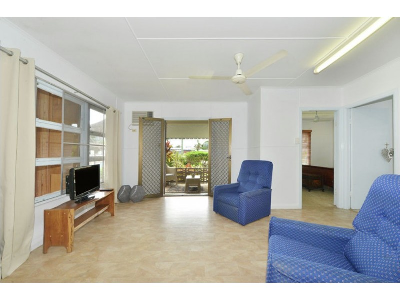 5 Chataway Street, Mooroobool QLD 4870