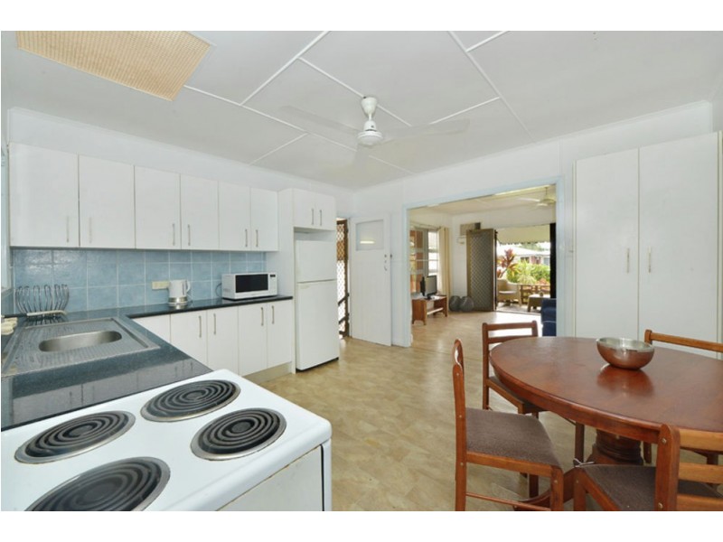 5 Chataway Street, Mooroobool QLD 4870