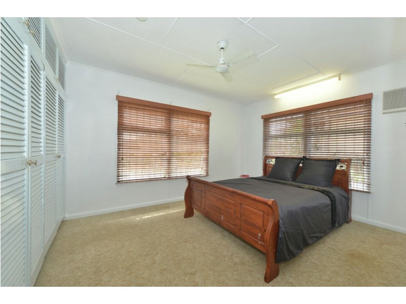 5 Chataway Street, Mooroobool QLD 4870