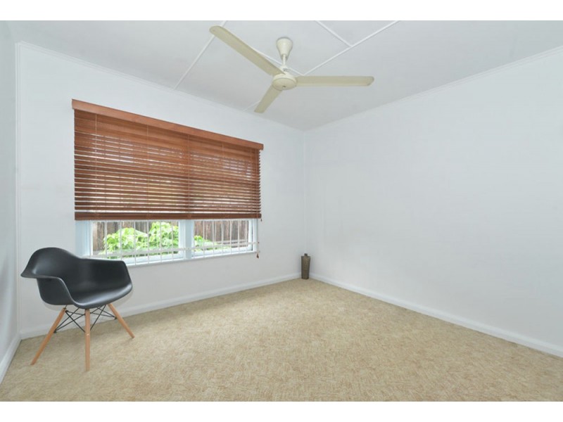 5 Chataway Street, Mooroobool QLD 4870