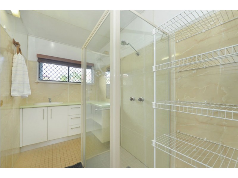 5 Chataway Street, Mooroobool QLD 4870