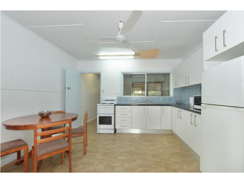 5 Chataway Street, Mooroobool QLD 4870